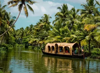 Immersive Tourism : Best Luxury Houseboat, Kumarakom Luxury Houseboat