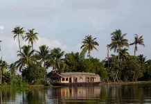 Luxury Travel Redefined — Finding Tranquility at Water’s Edge in Kerala Kollam, Kerala
