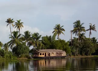 Luxury Travel Redefined — Finding Tranquility at Water’s Edge in Kerala Kollam, Kerala